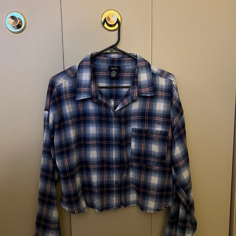 Rue21 Navy and White Plaid Cropped Shirt